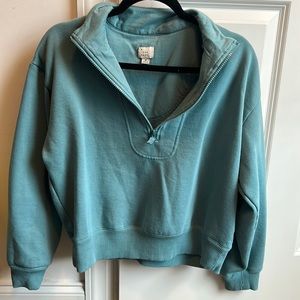 Women’s pullover size M